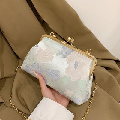 NEW CLIP CHAIN BAG CHINESE STYLE SHELL BAG NATIONAL STYLE Blüten-SCHULTER-BAG Mode DINNER Crossbody-BAG für Frauen