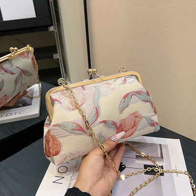 NEW CLIP CHAIN BAG CHINESE STYLE SHELL BAG NATIONAL STYLE Blüten-SCHULTER-BAG Mode DINNER Crossbody-BAG für Frauen