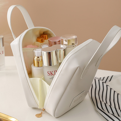MAKEUP BAG 2023 Neuer tragbarer großer Kapazitäts-Wasserdicht-Fahrzeug tragbarer Toiletten- und Hautpflege-Taschen
