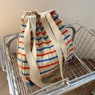 Neue gefaltete literarische Schultertasche geflochtene Damentasche Winter Stricktasche Mode grenzüberschreitende Damentasche