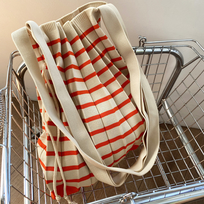 Neue gefaltete literarische Schultertasche geflochtene Damentasche Winter Stricktasche Mode grenzüberschreitende Damentasche