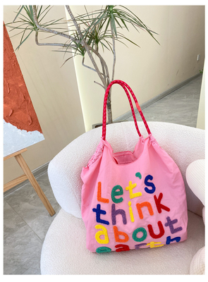 Großflächige Handtasche im koreanischen Stil in einer Schultertasche