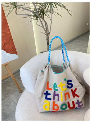 Großflächige Handtasche im koreanischen Stil in einer Schultertasche