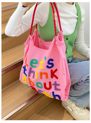 Großflächige Handtasche im koreanischen Stil in einer Schultertasche