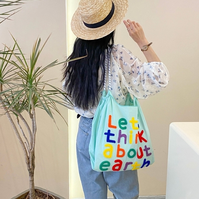 Großflächige Handtasche im koreanischen Stil in einer Schultertasche