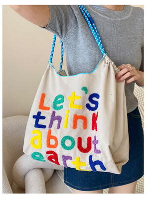 Großflächige Handtasche im koreanischen Stil in einer Schultertasche