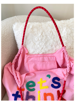Großflächige Handtasche im koreanischen Stil in einer Schultertasche
