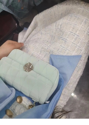 2024 Frühling/Sommer Neues hochwertiges Gewebe KLEINE Tasche weibliche Diamantkette Schulterunterarmtasche