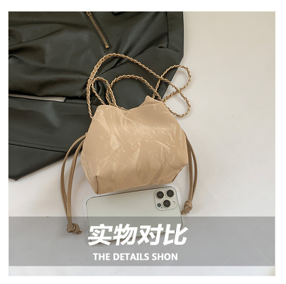 2024 NEW FASHION NICHE DESIGN Frühling/Sommer Crossbody-Tasche Senioren-Sinne gefüllte Bucket-Tasche