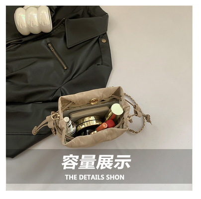 2024 NEW FASHION NICHE DESIGN Frühling/Sommer Crossbody-Tasche Senioren-Sinne gefüllte Bucket-Tasche