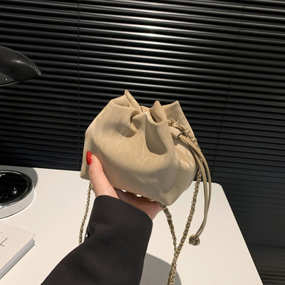 2024 NEW FASHION NICHE DESIGN Frühling/Sommer Crossbody-Tasche Senioren-Sinne gefüllte Bucket-Tasche
