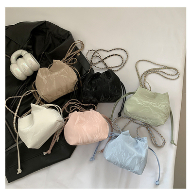 2024 NEW FASHION NICHE DESIGN Frühling/Sommer Crossbody-Tasche Senioren-Sinne gefüllte Bucket-Tasche