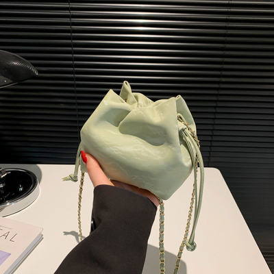 2024 NEW FASHION NICHE DESIGN Frühling/Sommer Crossbody-Tasche Senioren-Sinne gefüllte Bucket-Tasche