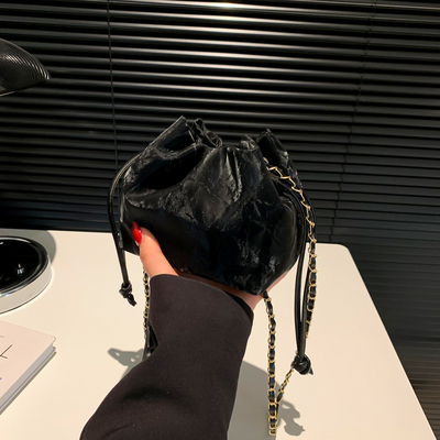 2024 NEW FASHION NICHE DESIGN Frühling/Sommer Crossbody-Tasche Senioren-Sinne gefüllte Bucket-Tasche