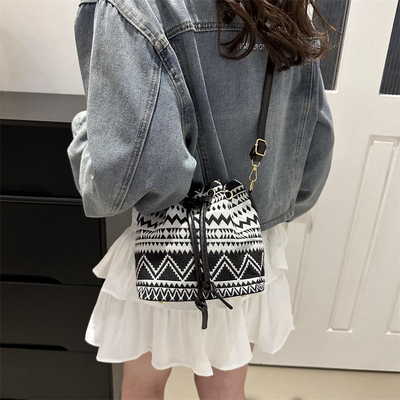 NEUE CHINESE NATIONAL WIND ARMIT BUCKET BAG Einfache Mode-Trend Sommer Neue Leinen-Stil hochwertige Sinn Einzel Schulter