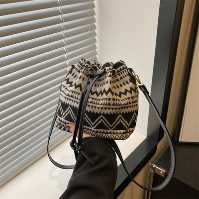 NEUE CHINESE NATIONAL WIND ARMIT BUCKET BAG Einfache Mode-Trend Sommer Neue Leinen-Stil hochwertige Sinn Einzel Schulter