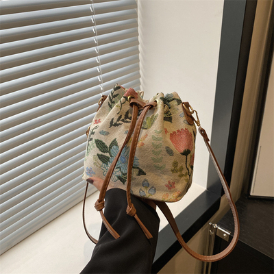 NEUE CHINESE NATIONAL WIND ARMIT BUCKET BAG Einfache Mode-Trend Sommer Neue Leinen-Stil hochwertige Sinn Einzel Schulter