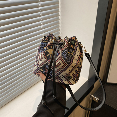 NEUE CHINESE NATIONAL WIND ARMIT BUCKET BAG Einfache Mode-Trend Sommer Neue Leinen-Stil hochwertige Sinn Einzel Schulter
