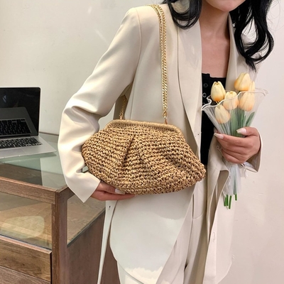 Strand-Chic Frauen-Raffia Stroh-Dumpling-Clutch stilvolle Sommerferien Crossbody-Tasche Rattan-Börse