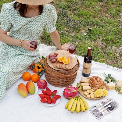 Kleine Picknickkörbe mit isolierter Kühler, Picknickkorb für 2 Personen, Holzsplitter Wicker-Korb, einschließlich 2 Sets