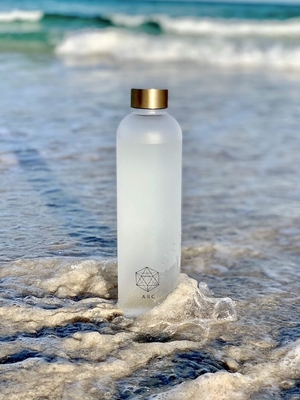 ARCANA Arc Wasserflasche mit Zeitmarker - Motivations-Wasserflaschen mit Zeit zum Trinken - BPA-freier Eiskarton
