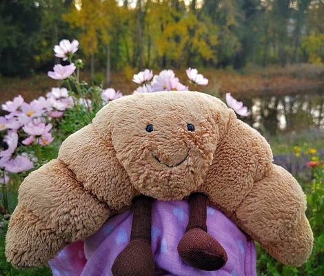 Gewichtet 9 &quot;Plüsch Croissant Plüsch Süßes Lächeln Croissant Brot Kissen Gefüllte Tiere Komische weiche Nahrung Plushies