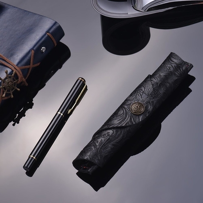 Vintage handgefertigte Leder Single Pen Case Holder Kuhfelle Fountain Pen Hülle Roll Wrap Pen Tasche (schwarz geschnitzt)